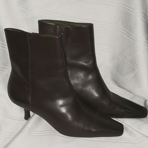 New, never worn. Size 7m Ann Taylor brown ankle boots leather high heel boots
